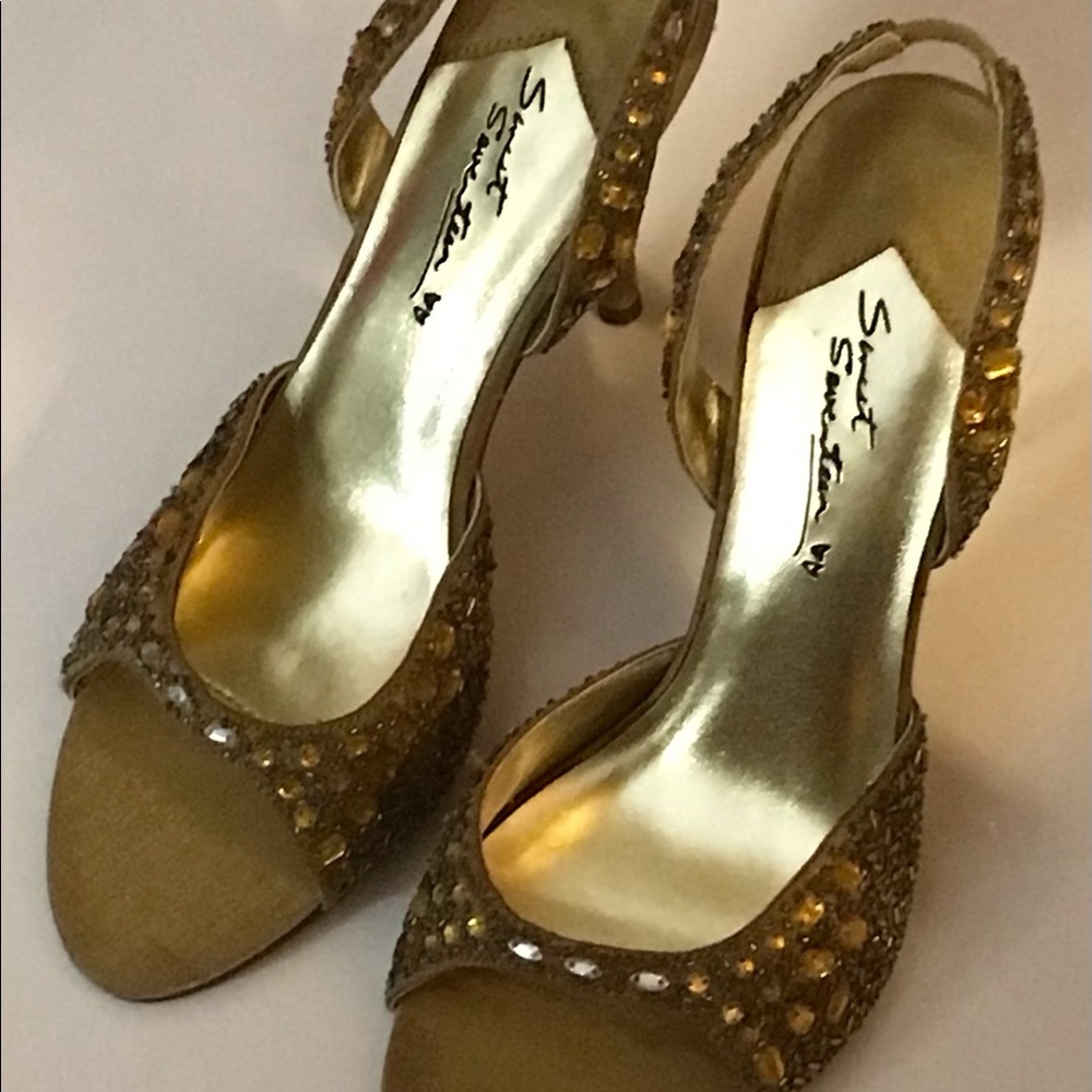 Sweet Seventeen 8.5 2” heel back strap open toe gold mini gems never worn